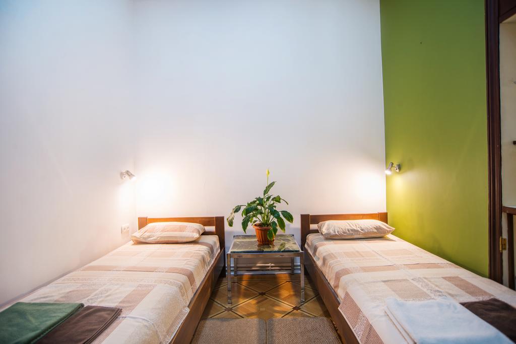 Hostel Berloga Odessa Buitenkant foto