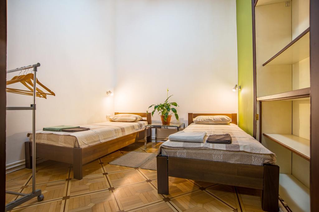 Hostel Berloga Odessa Buitenkant foto