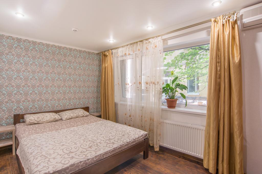 Hostel Berloga Odessa Buitenkant foto