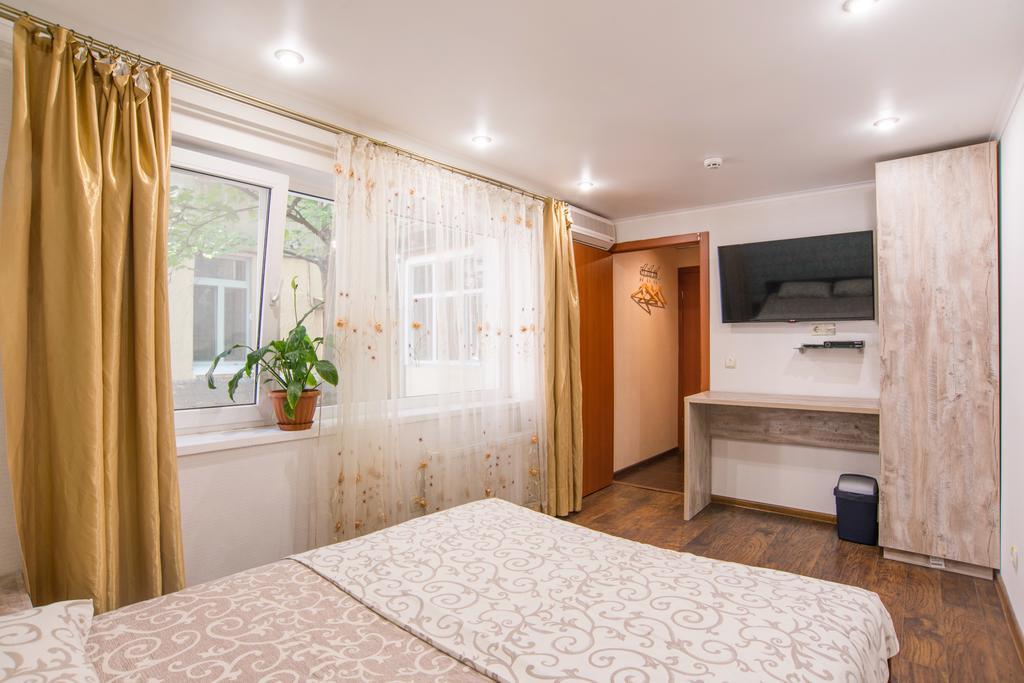 Hostel Berloga Odessa Buitenkant foto