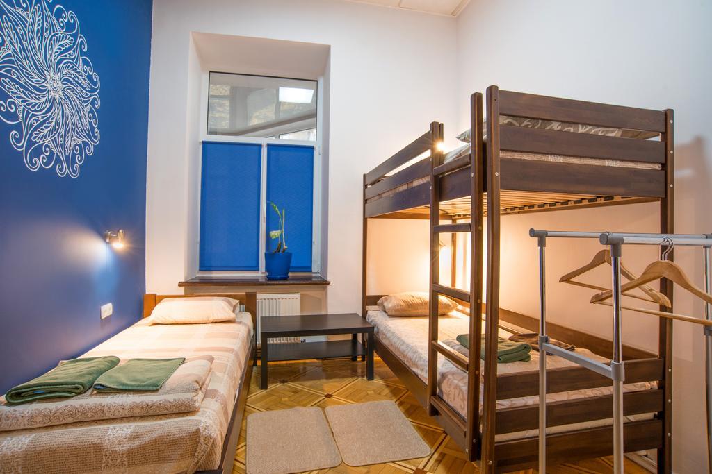 Hostel Berloga Odessa Buitenkant foto