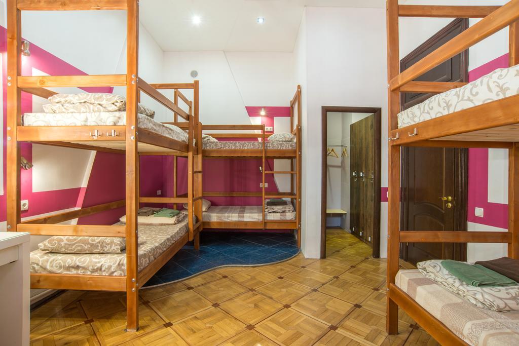 Hostel Berloga Odessa Buitenkant foto