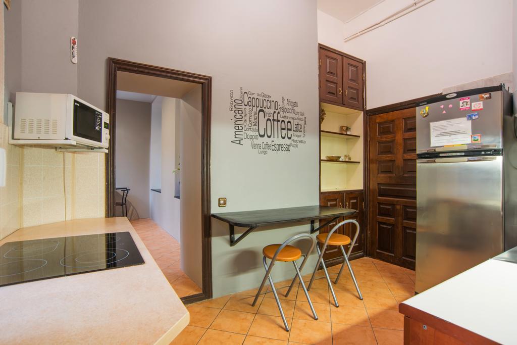 Hostel Berloga Odessa Buitenkant foto