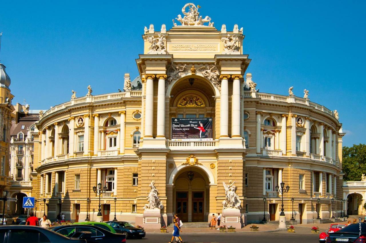 Hostel Berloga Odessa Buitenkant foto